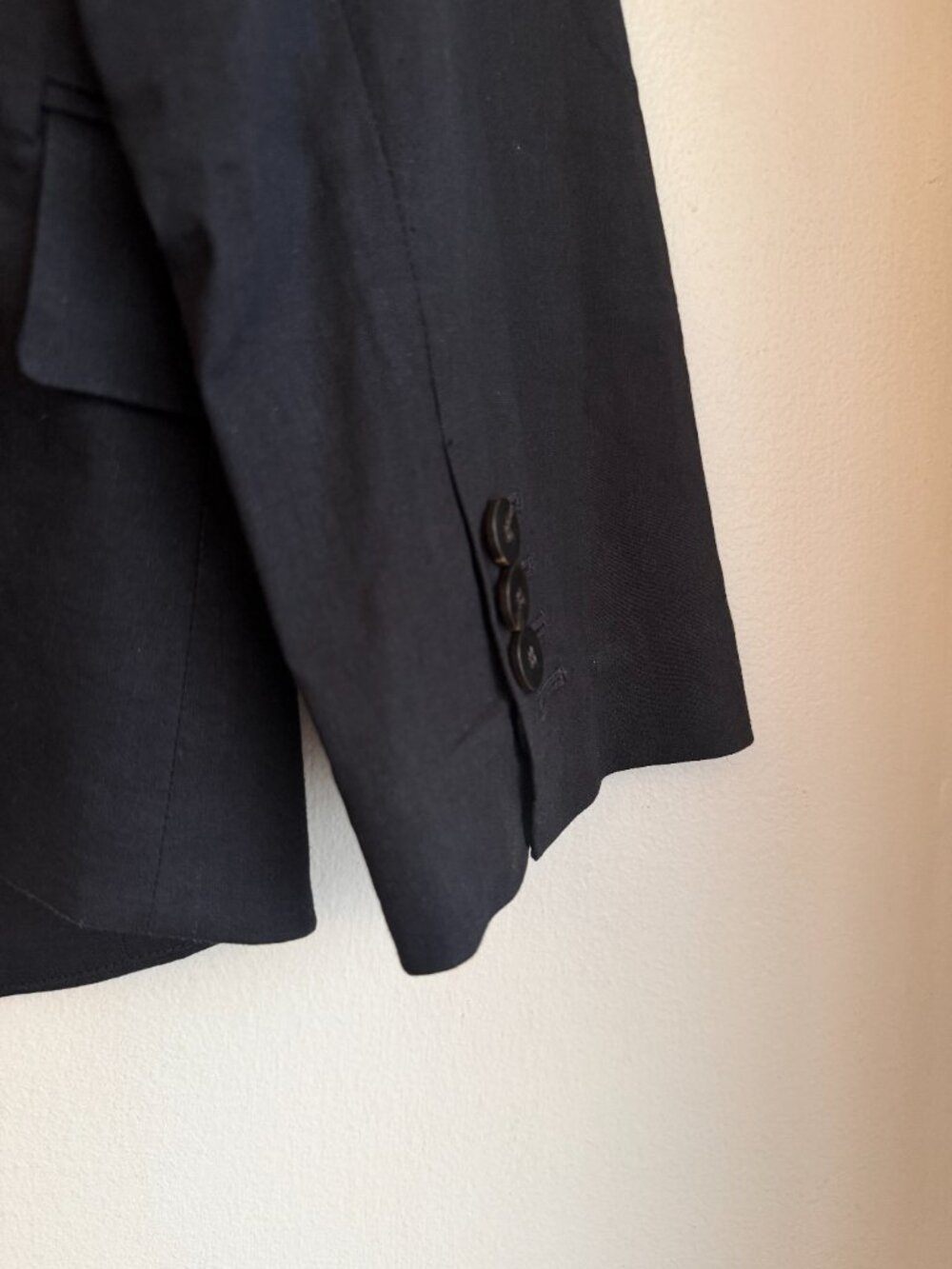 Theory unlined shrunken black linen blend blazer. Size 10. - Picture 4 of 11